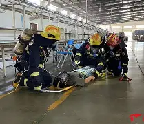 卡利亚里门将飞身扑救,帮助球队保持不败的状态