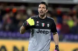 卡利亚里门将飞身扑救,帮助球队保持不败的状态